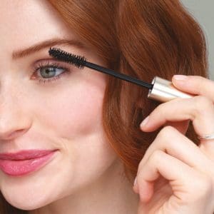 Beyond Lash Volumizing Mascara_02